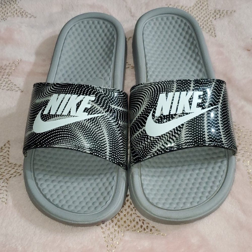 Nike house shoes